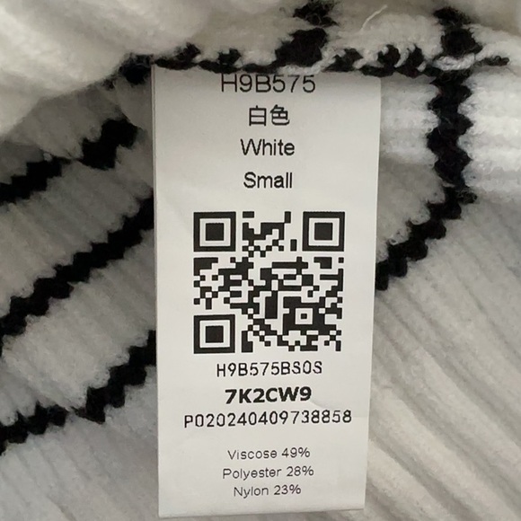 WOMENS BLACK & WHITE STRIPED SLEEVELESS SWEATER VEST - Picture 6 of 7